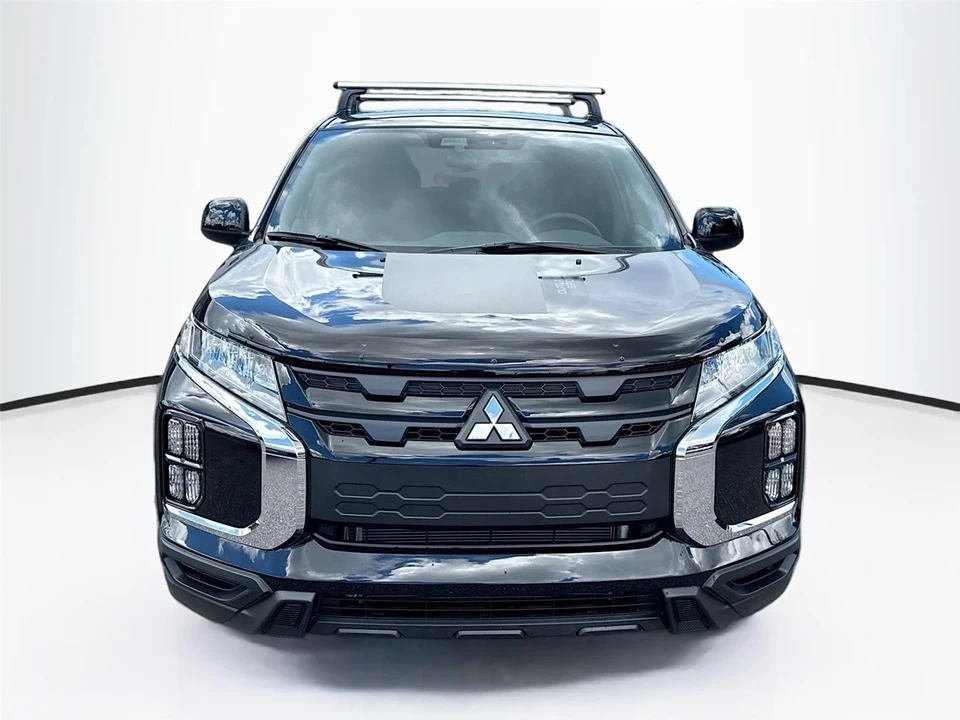 2025 Mitsubishi Outlander - Image 2 of 21