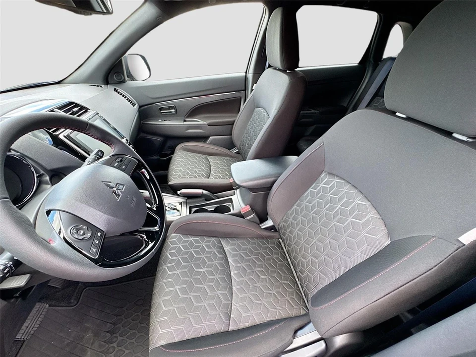 2025 Mitsubishi Outlander - Image 19 of 21