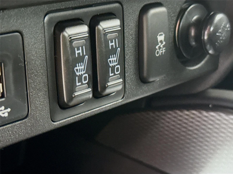 2025 Mitsubishi Outlander - Image 17 of 21