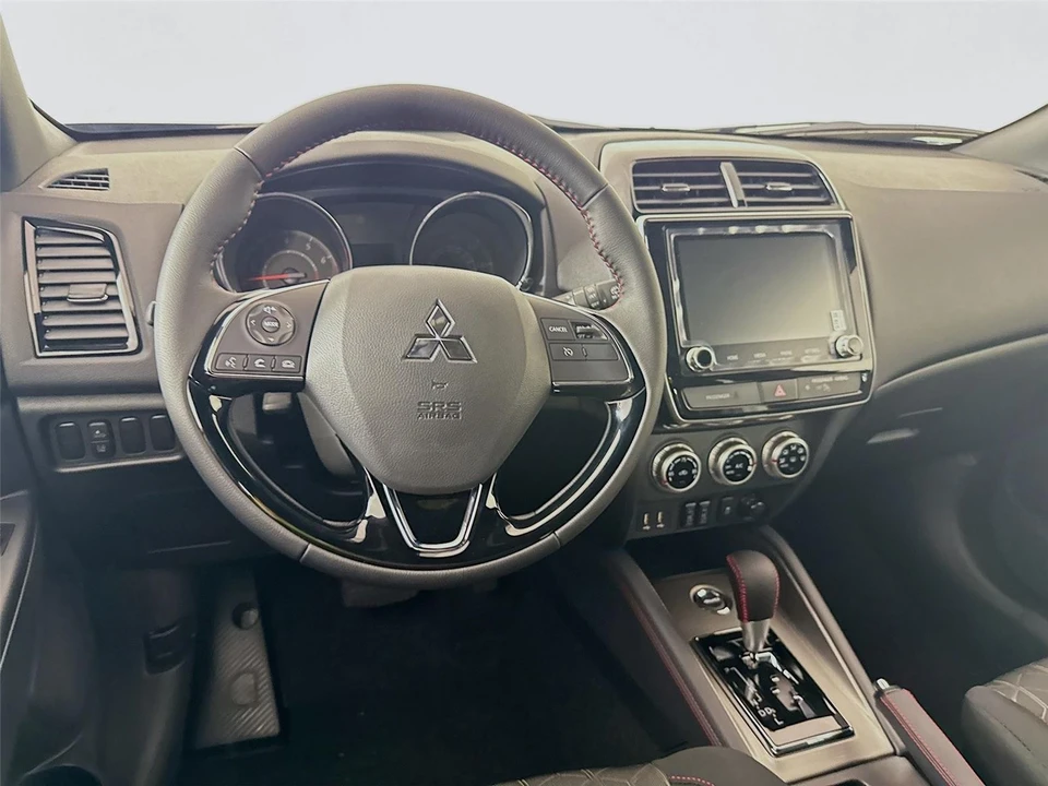 2025 Mitsubishi Outlander - Image 19 of 21