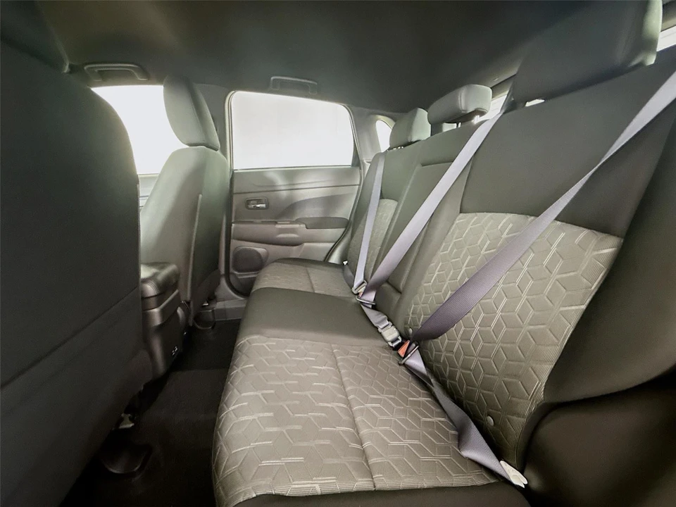 2025 Mitsubishi Outlander - Image 21 of 21