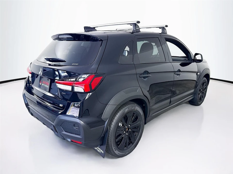 2025 Mitsubishi Outlander - Image 10 of 21