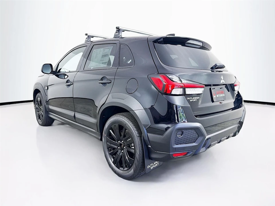 2025 Mitsubishi Outlander - Image 8 of 21