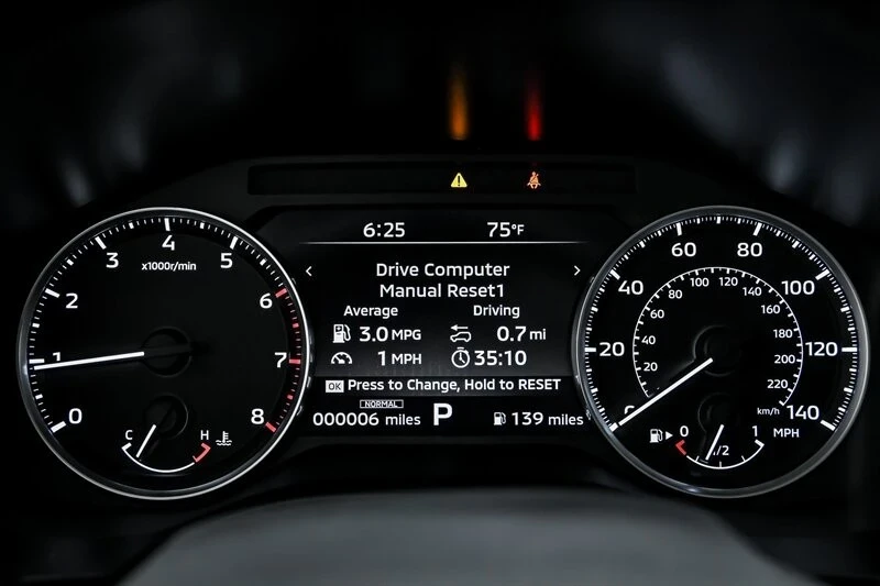 2025 Mitsubishi Outlander - Image 18 of 21