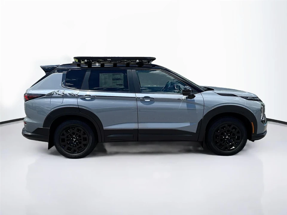 2025 Mitsubishi Outlander - Image 8 of 21