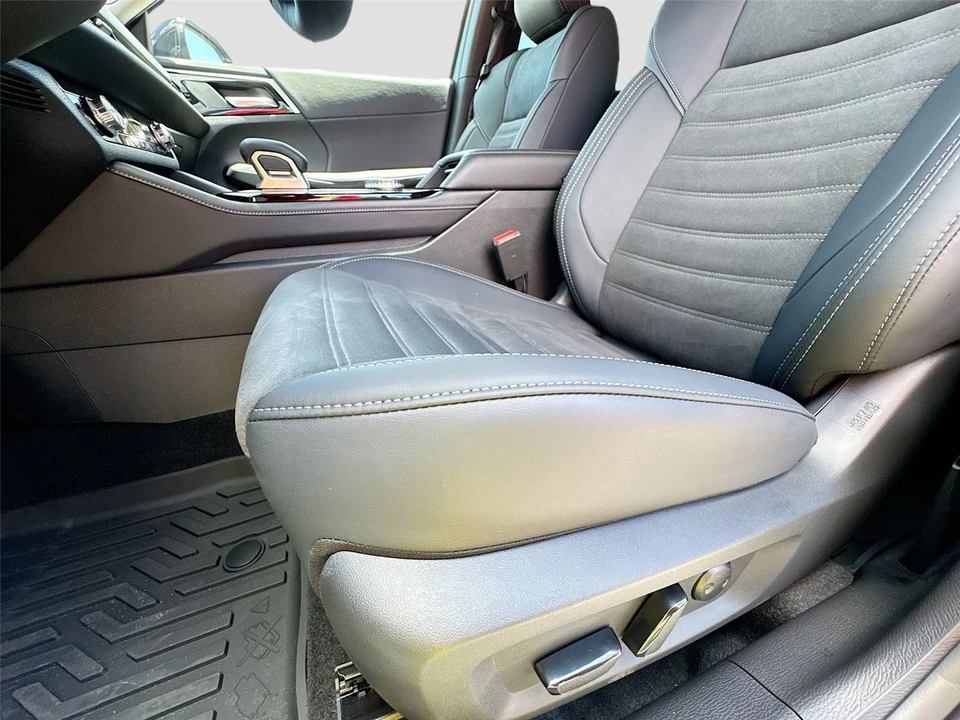 2025 Mitsubishi Outlander - Image 19 of 21
