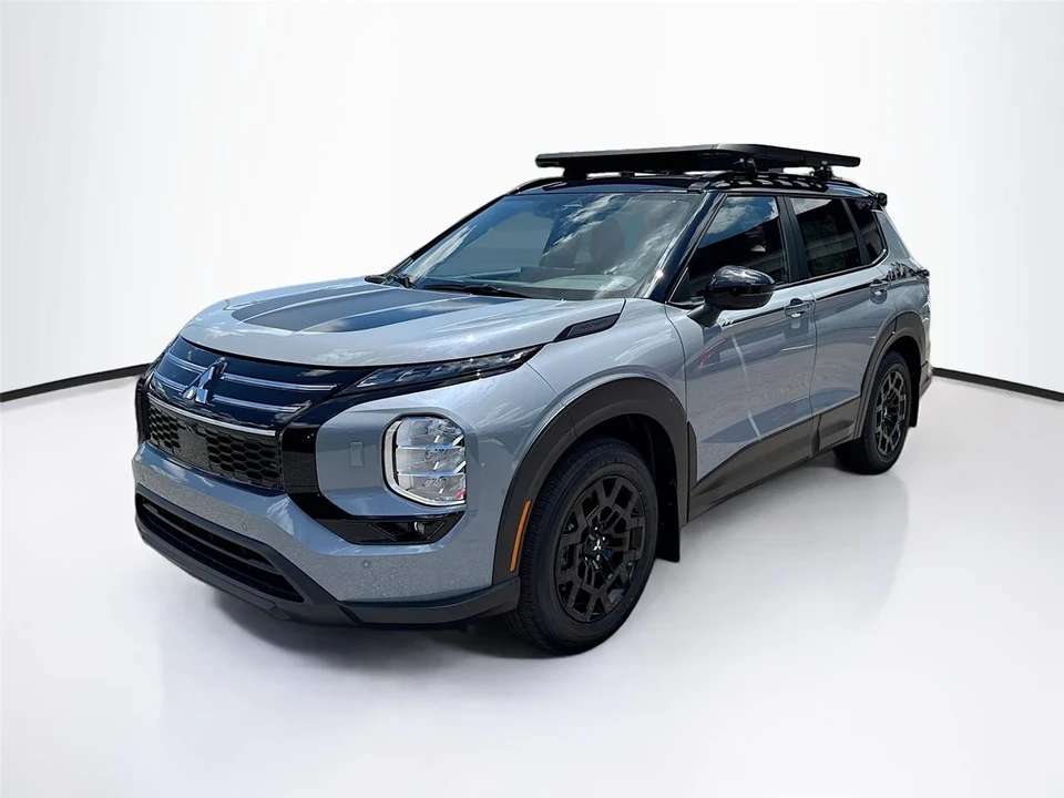 2025 Mitsubishi Outlander - Image 3 of 21