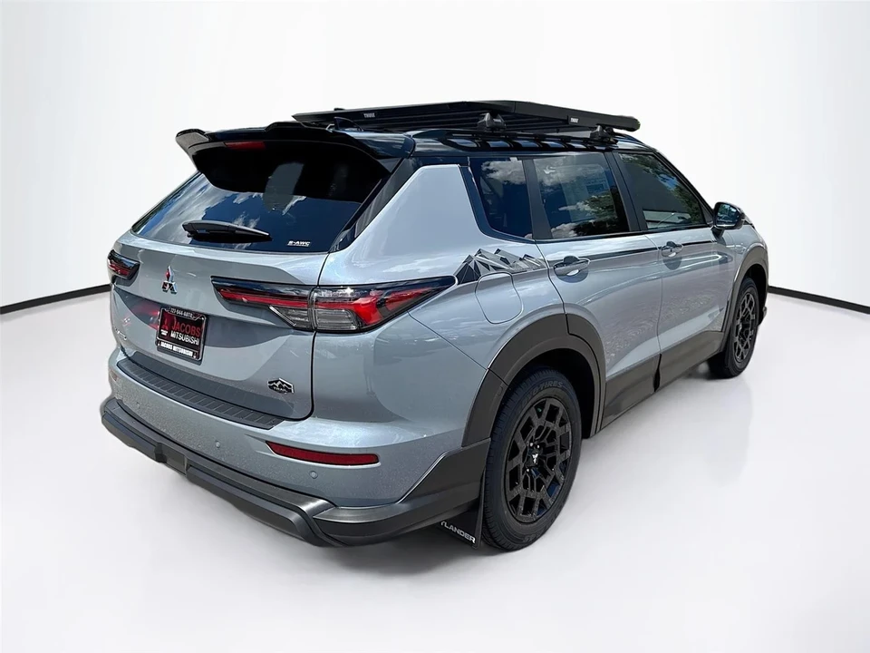2025 Mitsubishi Outlander - Image 7 of 21