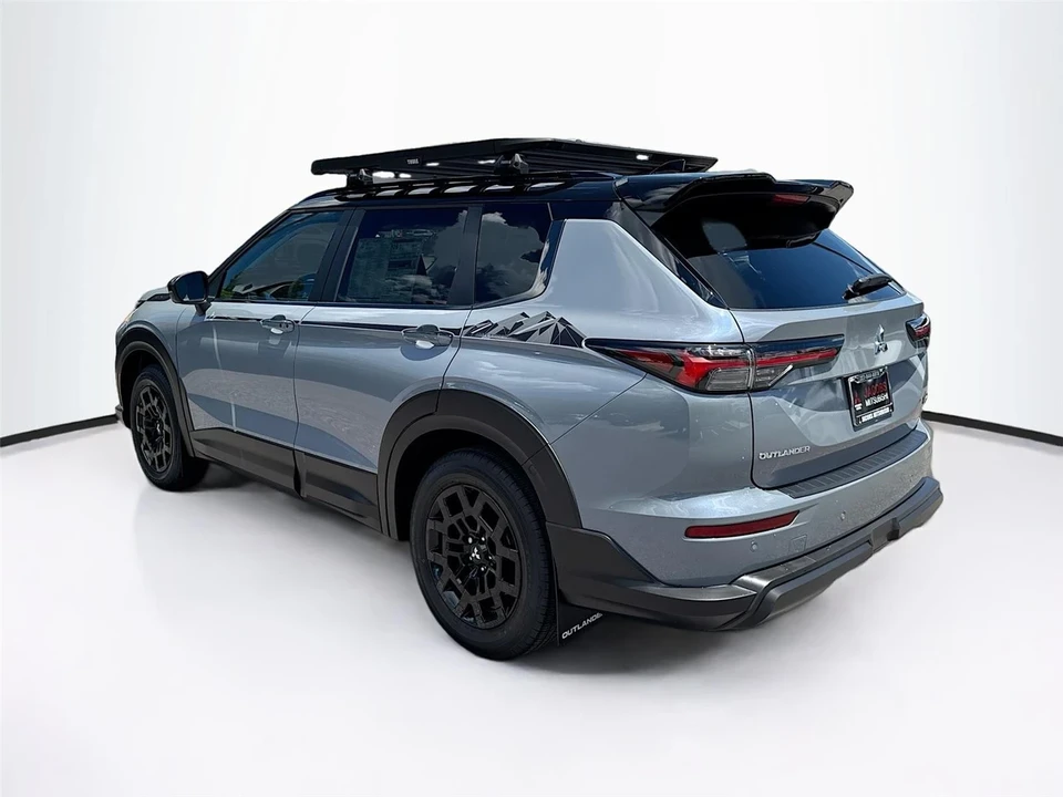 2025 Mitsubishi Outlander - Image 5 of 21