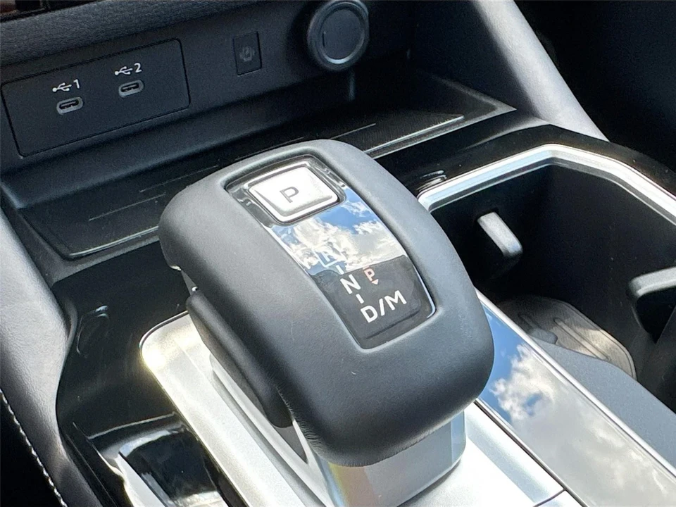 2025 Mitsubishi Outlander - Image 16 of 21