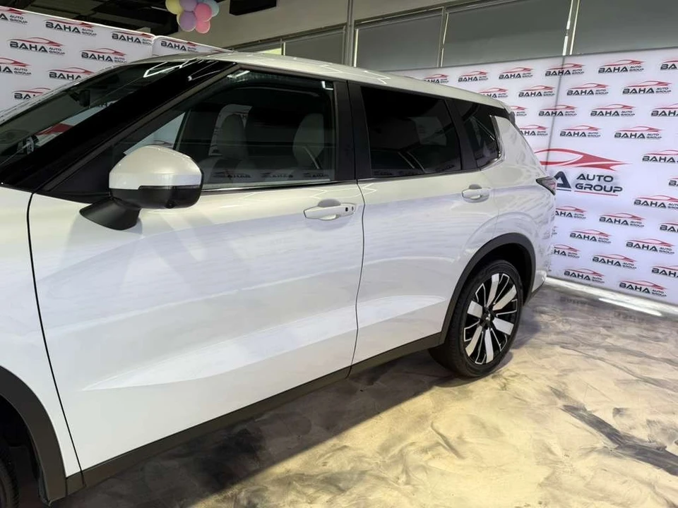 2025 Mitsubishi Outlander - Image 6 of 21