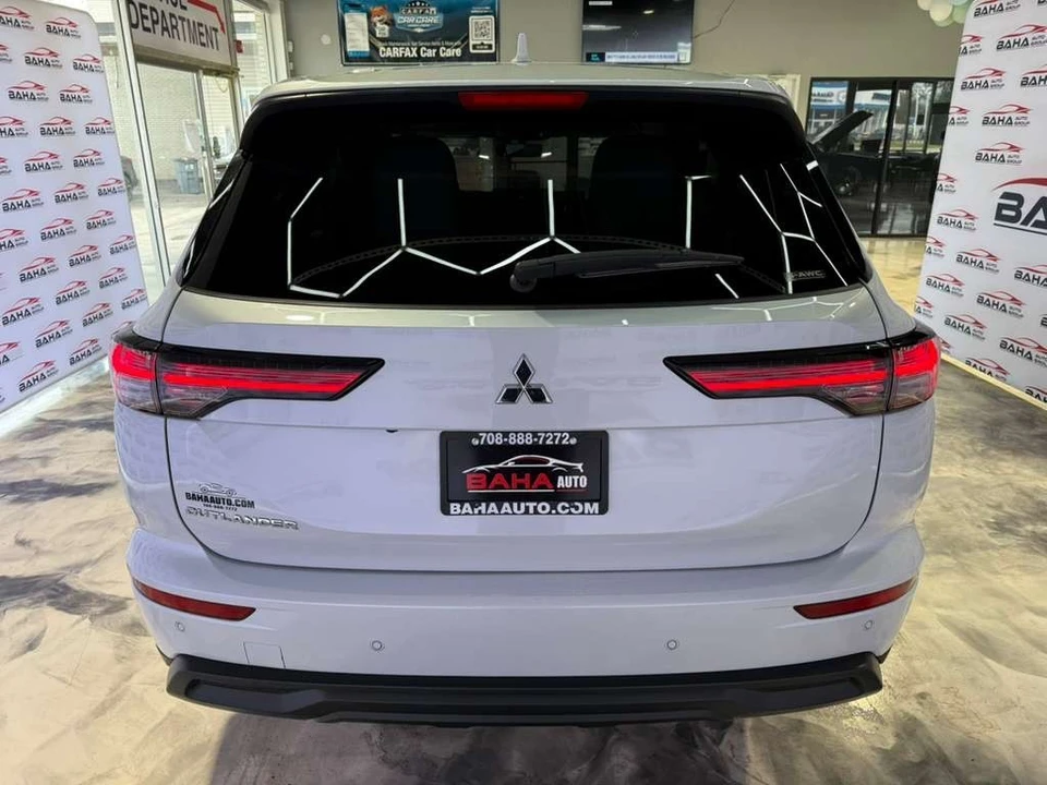2025 Mitsubishi Outlander - Image 9 of 21
