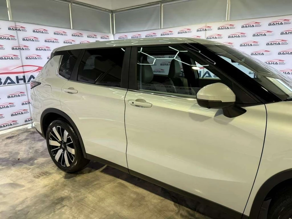 2025 Mitsubishi Outlander - Image 7 of 21