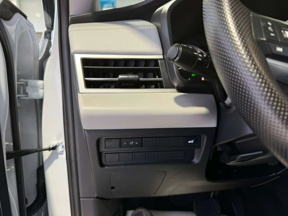 2025 Mitsubishi Outlander - Image 20 of 21