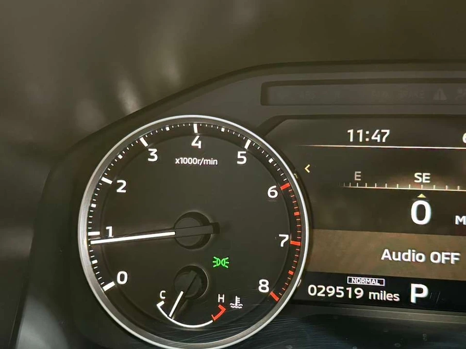 2025 Mitsubishi Outlander - Image 14 of 21