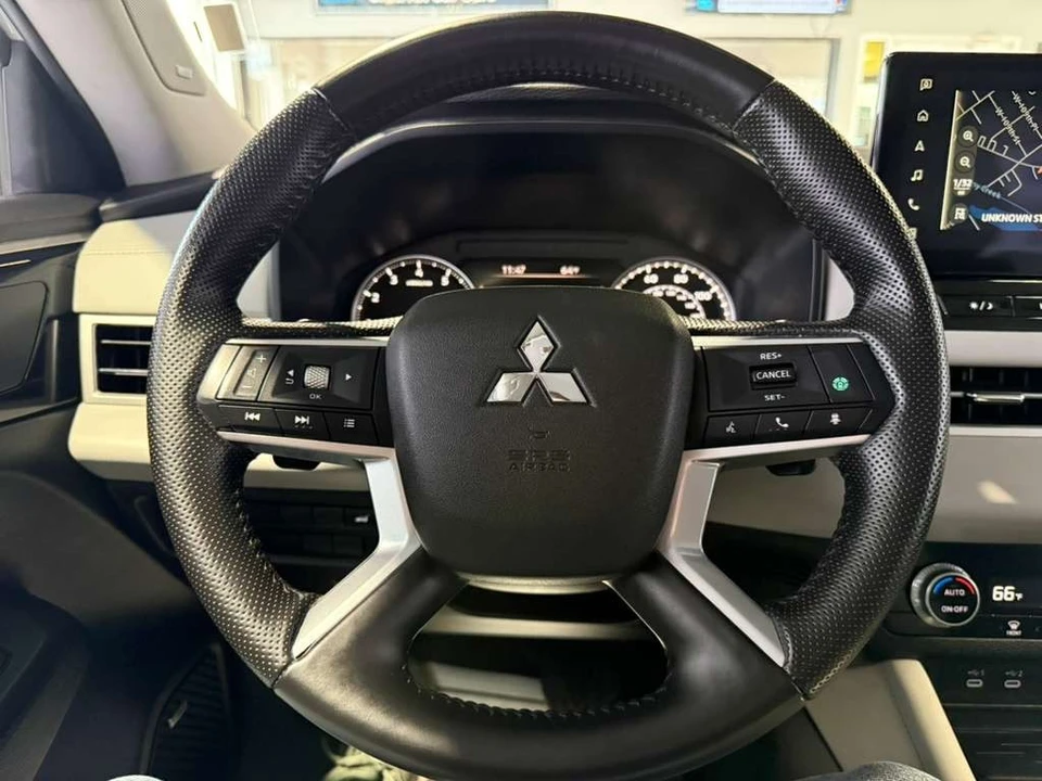 2025 Mitsubishi Outlander - Image 11 of 21
