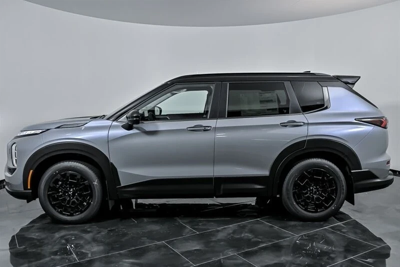 2025 Mitsubishi Outlander - Image 6 of 21