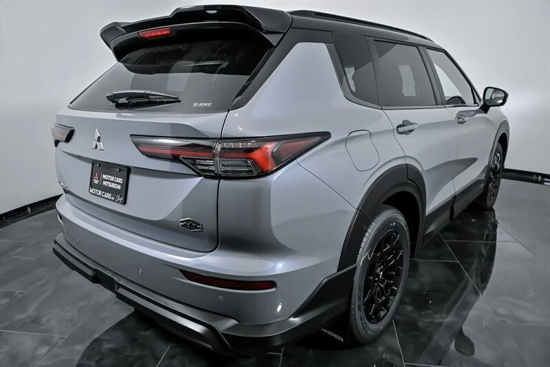 2025 Mitsubishi Outlander - Image 8 of 26