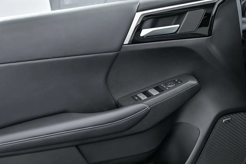 2025 Mitsubishi Outlander - Image 11 of 26