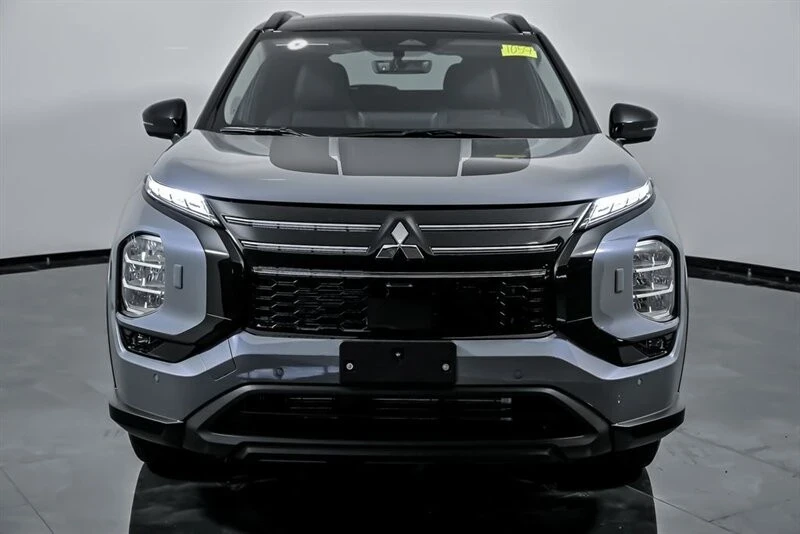 2025 Mitsubishi Outlander - Image 4 of 21