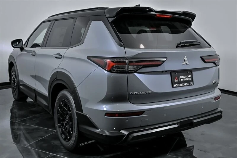 2025 Mitsubishi Outlander - Image 7 of 26