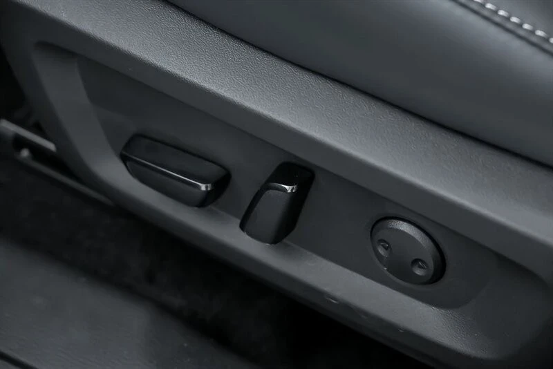 2025 Mitsubishi Outlander - Image 18 of 21