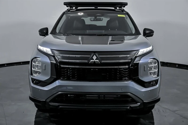 2025 Mitsubishi Outlander - Image 4 of 26
