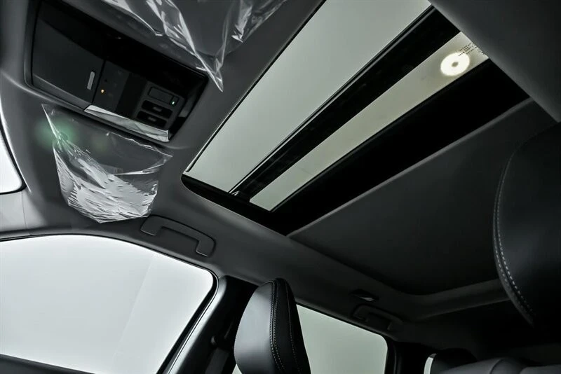 2025 Mitsubishi Outlander - Image 15 of 21