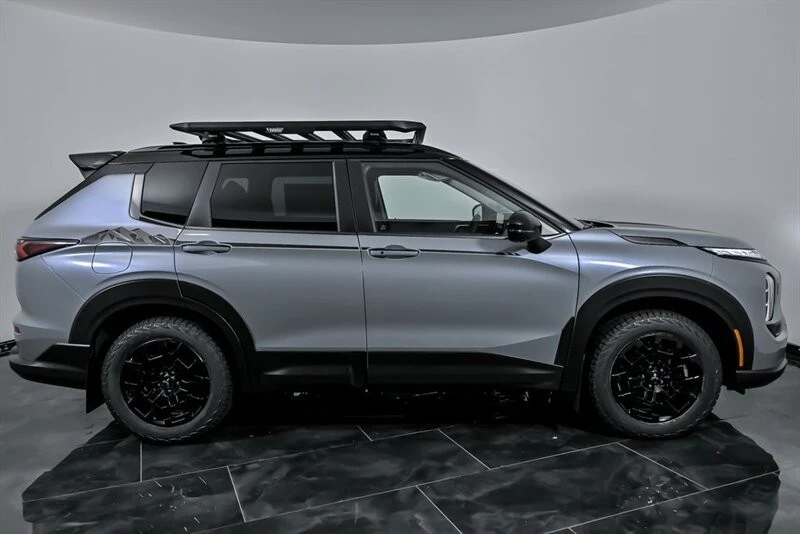 2025 Mitsubishi Outlander - Image 9 of 26