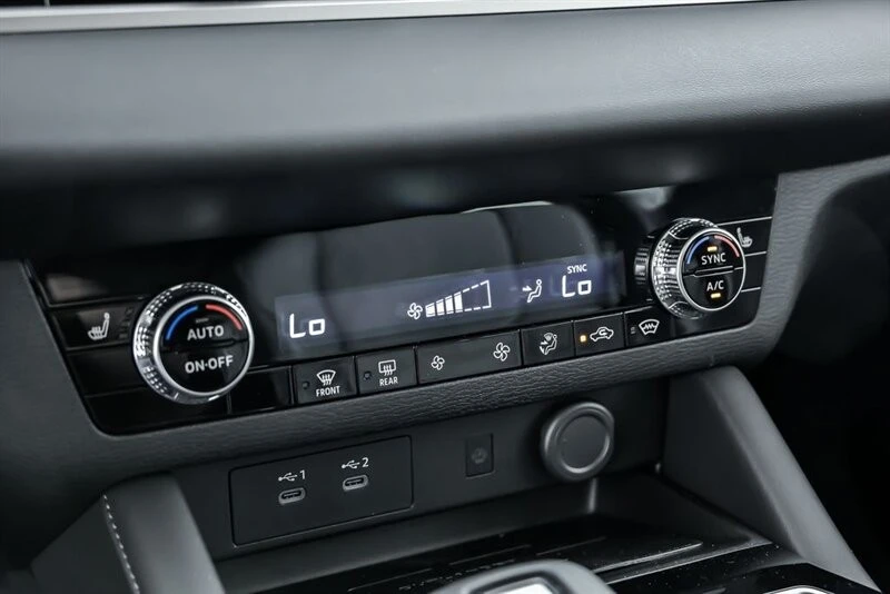 2025 Mitsubishi Outlander - Image 24 of 26