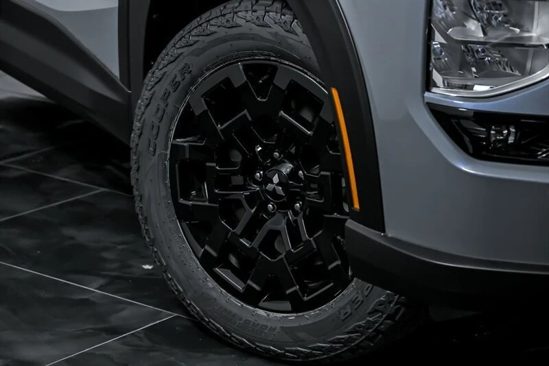 2025 Mitsubishi Outlander - Image 3 of 26