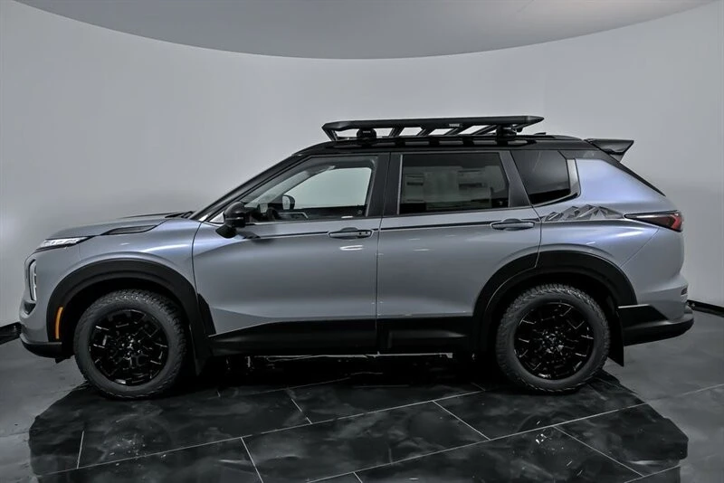 2025 Mitsubishi Outlander - Image 6 of 26