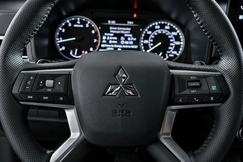 2025 Mitsubishi Outlander - Image 20 of 21
