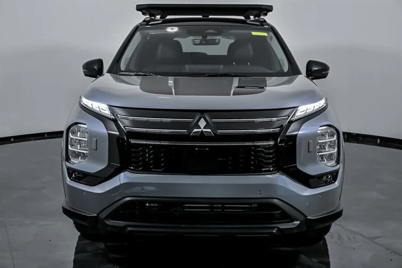 2025 Mitsubishi Outlander - Image 4 of 21