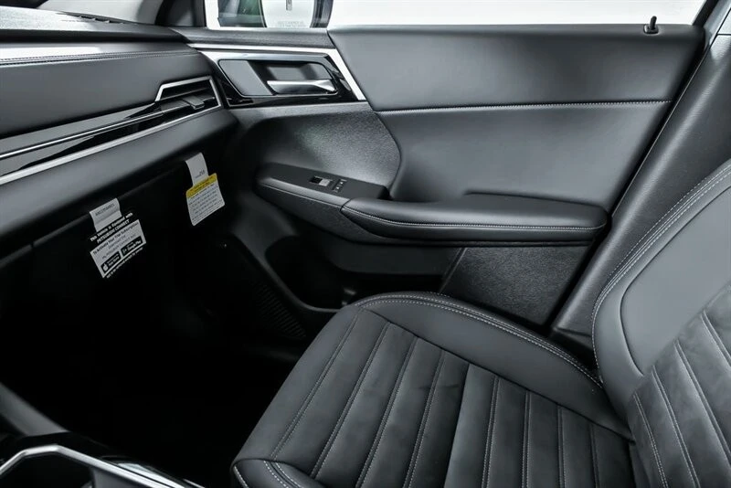 2025 Mitsubishi Outlander - Image 26 of 26