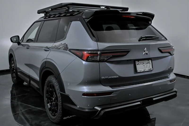 2025 Mitsubishi Outlander - Image 7 of 26