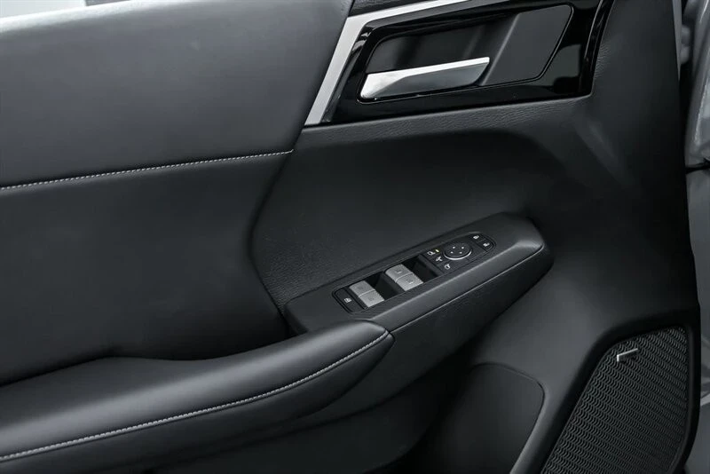2025 Mitsubishi Outlander - Image 11 of 21