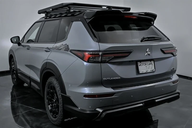 2025 Mitsubishi Outlander - Image 7 of 21