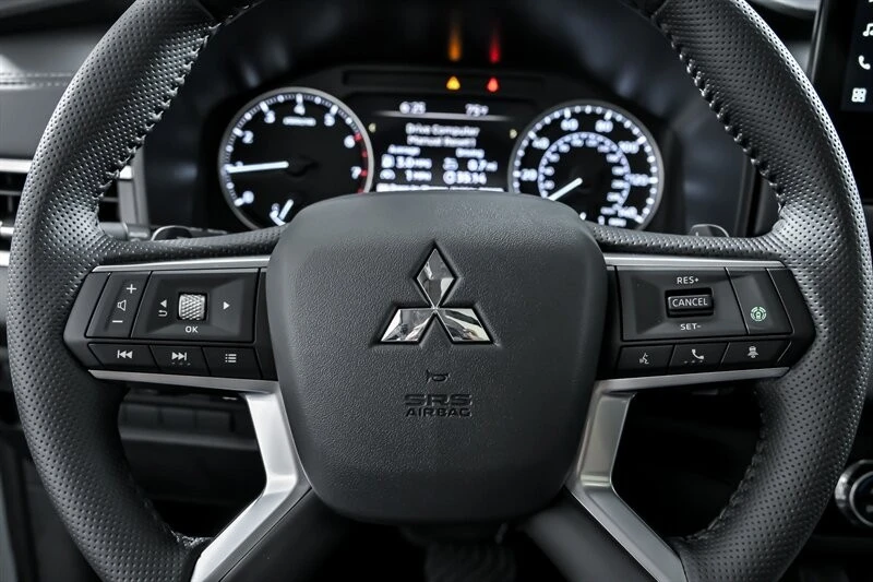 2025 Mitsubishi Outlander - Image 19 of 26