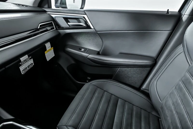 2025 Mitsubishi Outlander - Image 26 of 26