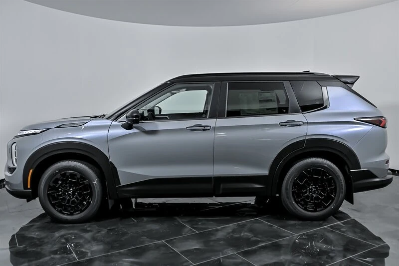 2025 Mitsubishi Outlander - Image 6 of 26