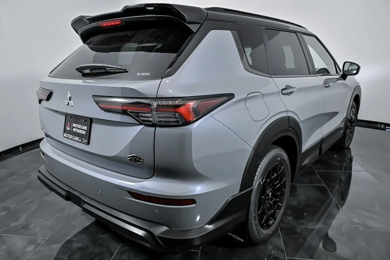 2025 Mitsubishi Outlander - Image 8 of 26