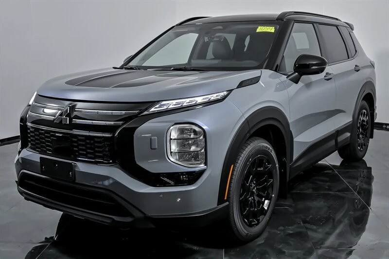 2025 Mitsubishi Outlander - Image 5 of 26