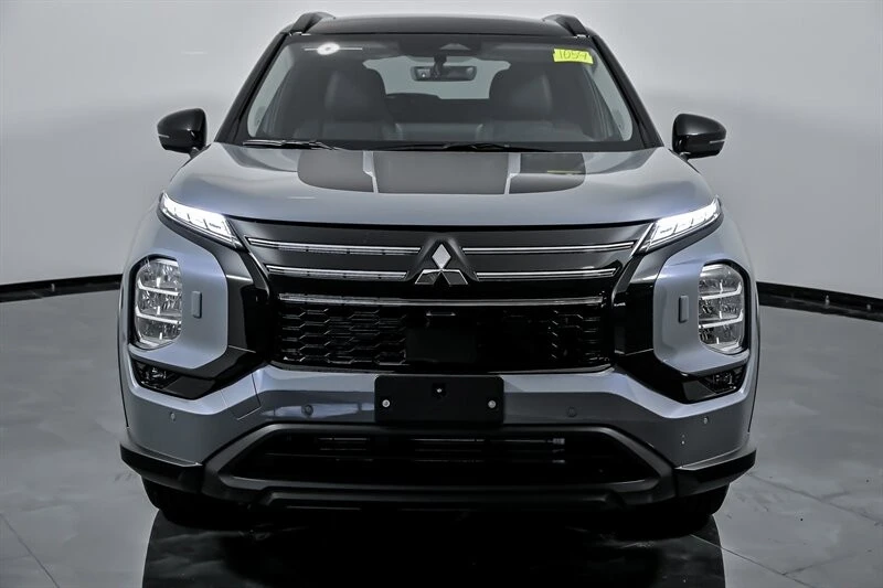 2025 Mitsubishi Outlander - Image 4 of 26