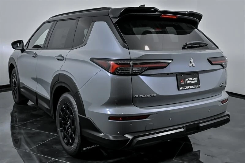 2025 Mitsubishi Outlander - Image 7 of 21