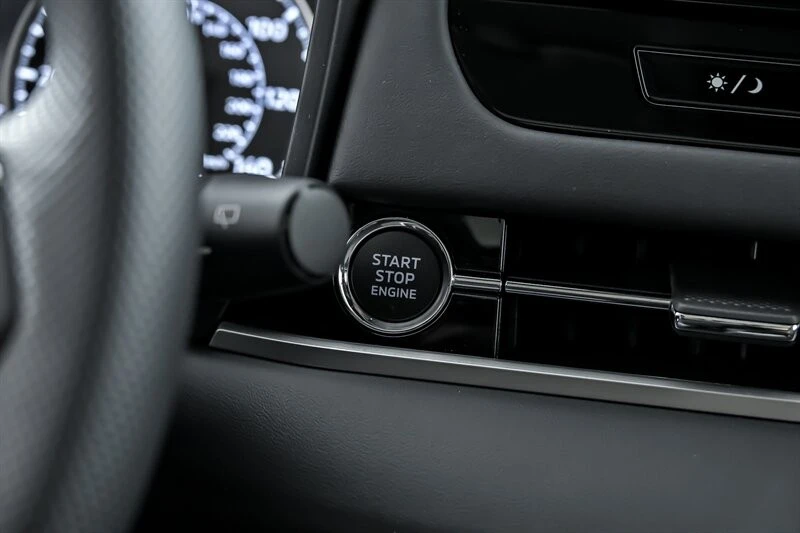 2025 Mitsubishi Outlander - Image 20 of 26