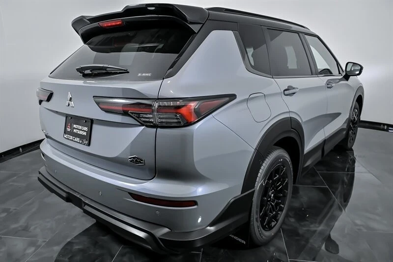 2025 Mitsubishi Outlander - Image 8 of 21