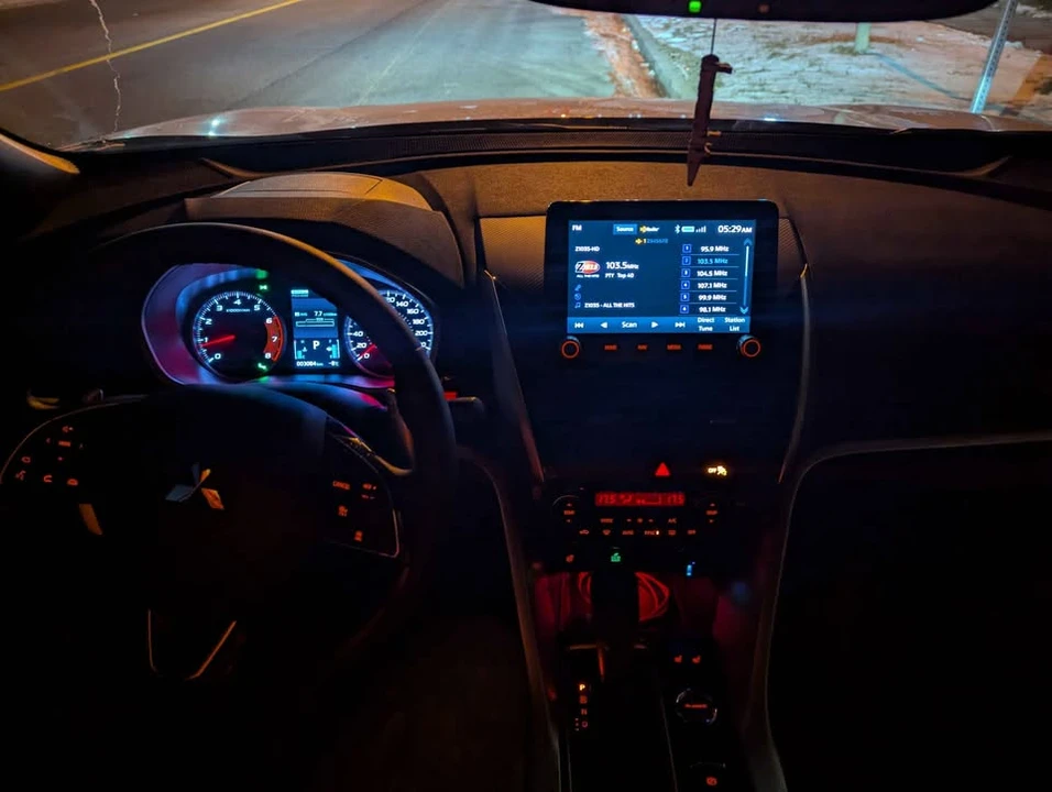 2025 Mitsubishi Eclipse Cross - Image 9 of 11