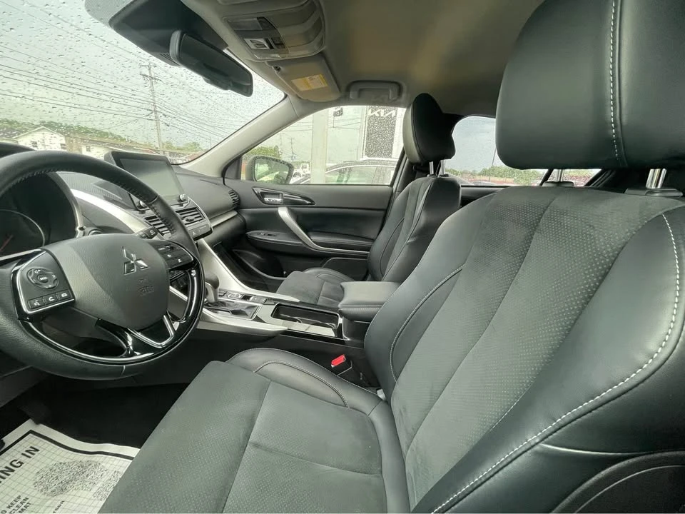 2025 Mitsubishi Eclipse Cross - Image 3 of 4