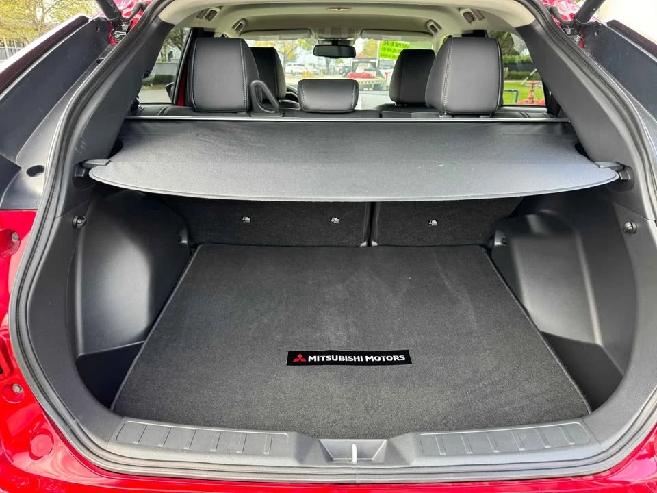2025 Mitsubishi Eclipse Cross - Image 4 of 13
